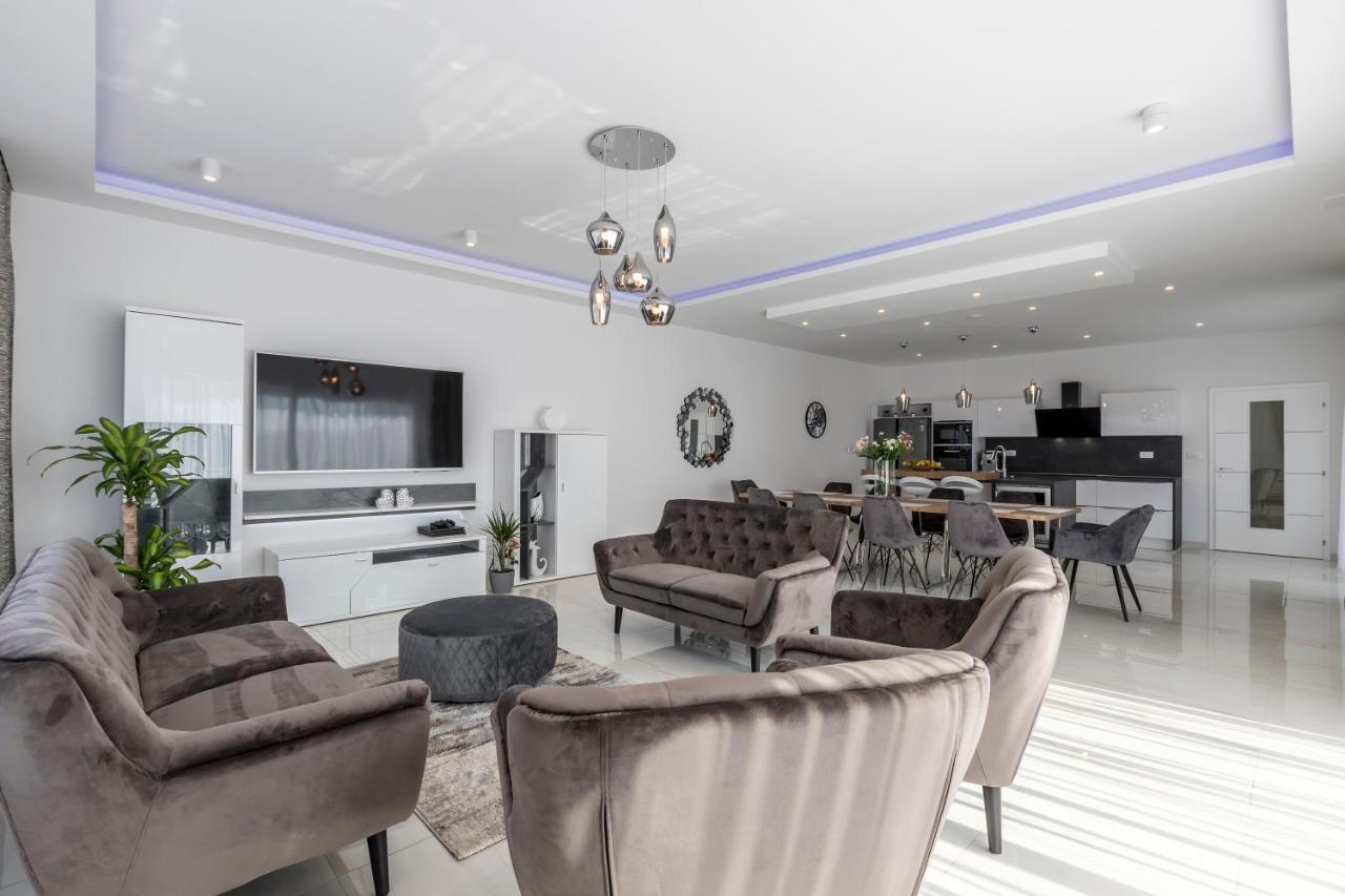 Luxurious Villa Meri Kastela Exterior photo